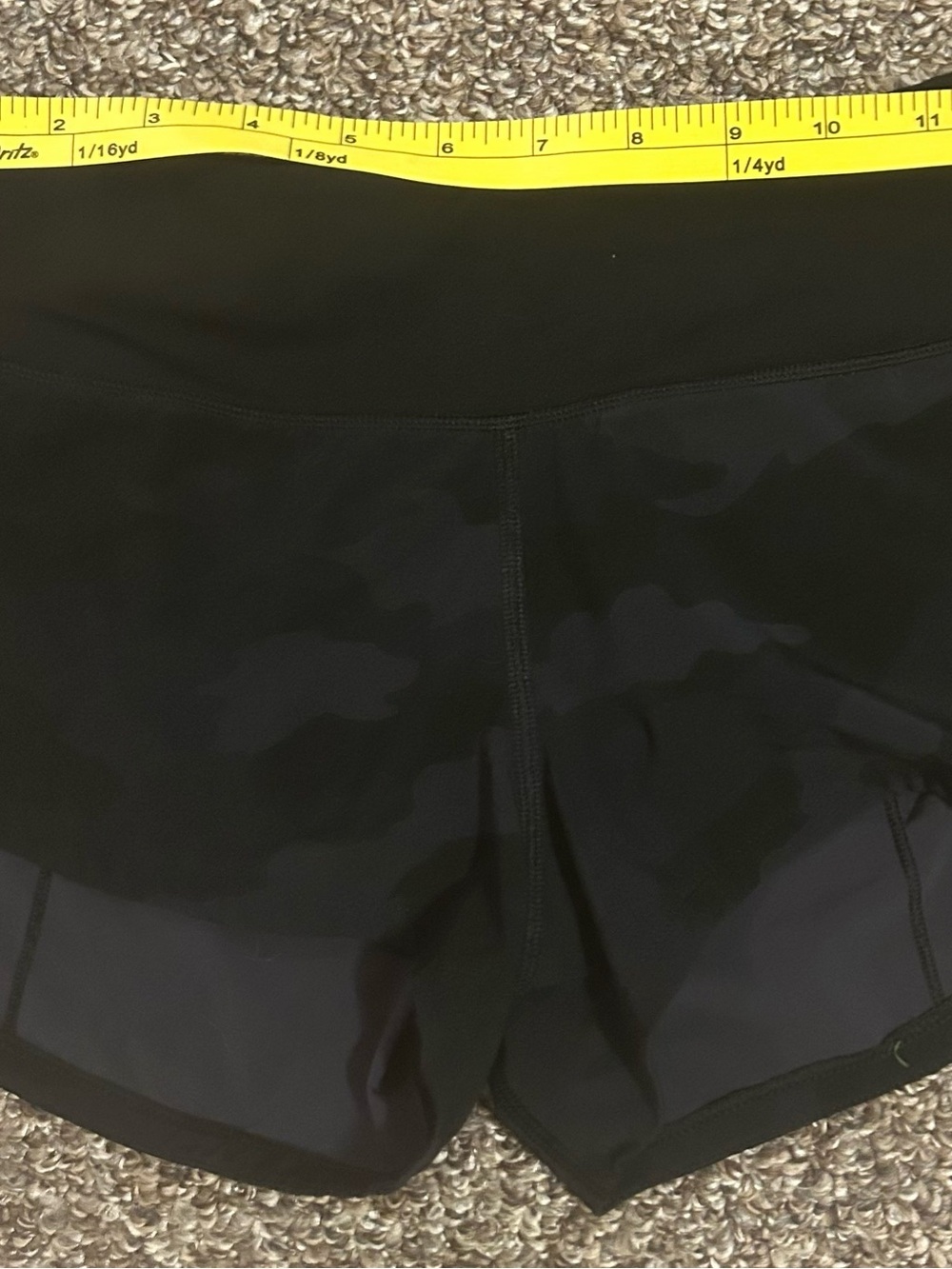 LULULEMON 2 Women’s Camo Performance Running Shorts With Zipper Pocket symbol - Picture 7 of 8